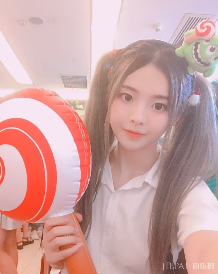 �Խ��˫��β�裬������������Ƥ����������Ԫ��Ů